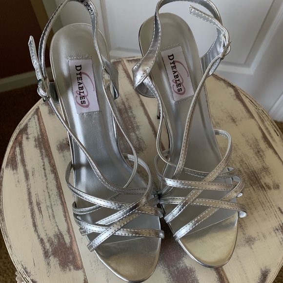 Dyeables Cali Silver Metallic Platform Pump - NWB - Picture 5 of 6